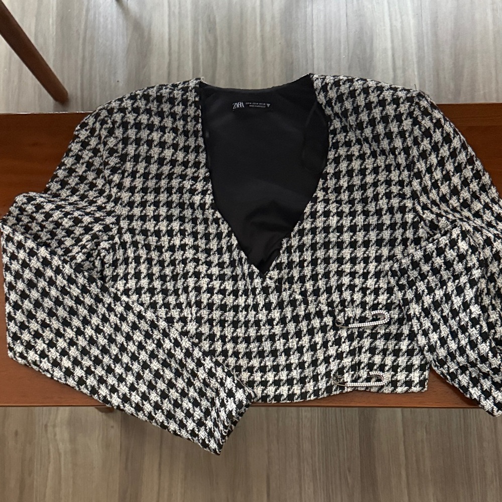 Zara Black and White Houndstooth Crop Top